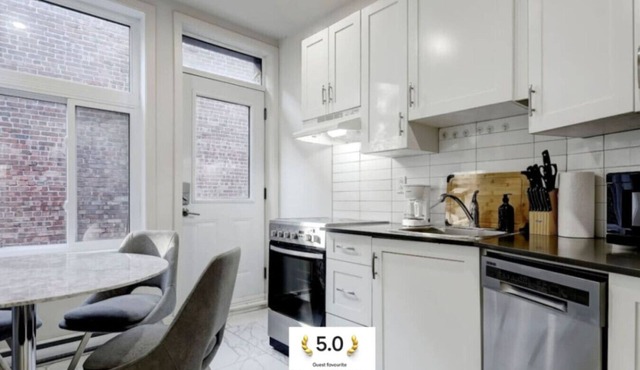 The NDG Charm|A 2BR Hidden Gem