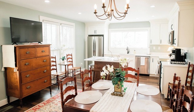 The Neal House: Charming & Historic 3 Bedroom House