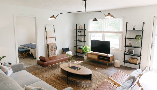 "The NEAT House" - MODERN BOURBON TRAIL STAY - 3BR