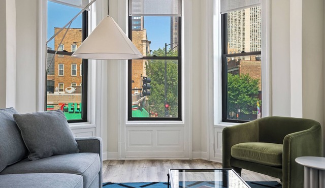 The Neighborhood Hotel - Lincoln Park