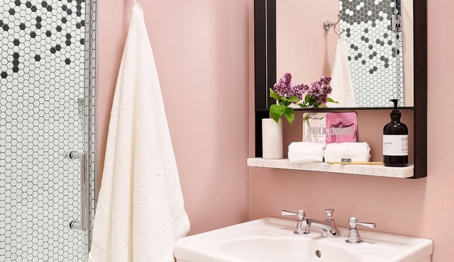 The Neighborhood Hotel - Lincoln Park 202 - One Bedroom w/Patio