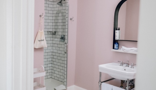 The Neighborhood Hotel - Lincoln Park 302 - One Bedroom w/Patio