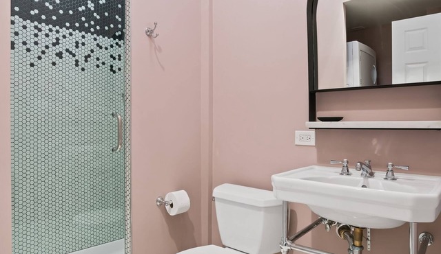 The Neighborhood Hotel - Lincoln Park 401 - One Bedroom