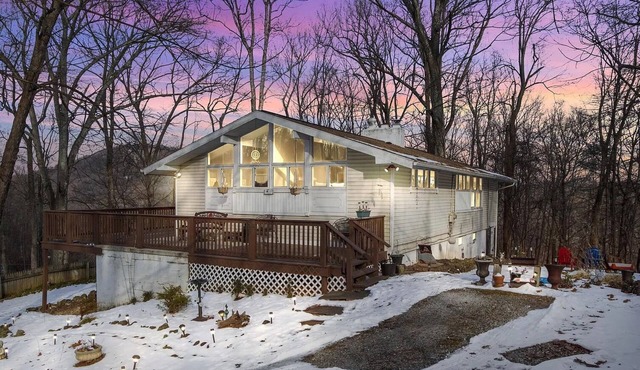 The Nest: 4BR Treetop Cabin Near Lake, Slopes & Gettysburg, The Nest