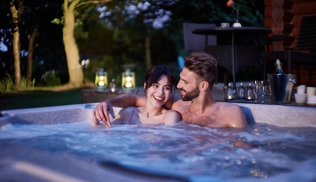 The Nest - 5 Star - Pet Friendly - Hot Tub - Scandinavian Log Cabin