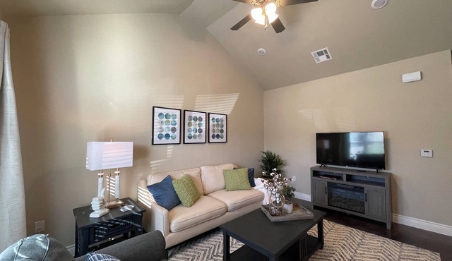 The Nest at Belmont Village - 30+ day rentals - Conveniently located near Baylor