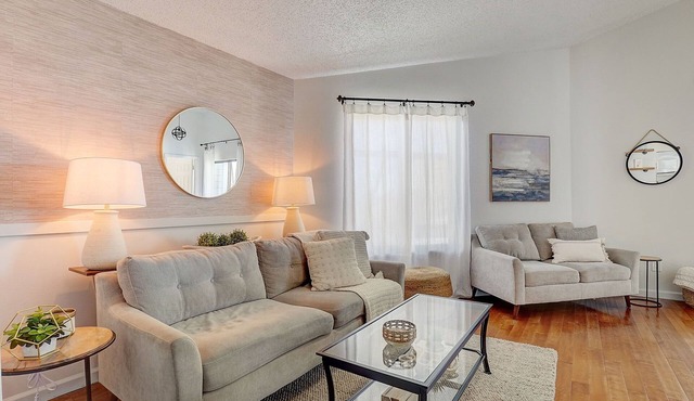 The Nest at Lake Arbor Bright & Cozy Condo Sleeps 4