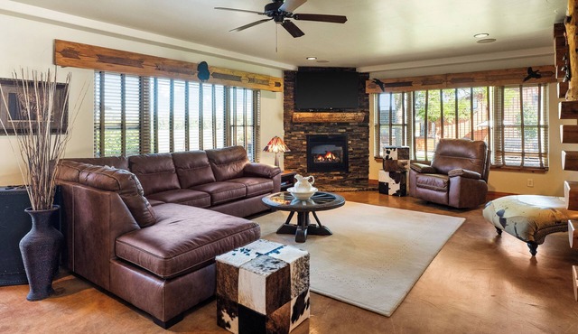 The Nest at River Fort Ranch 4BR Sleeps 13 Private Ranch