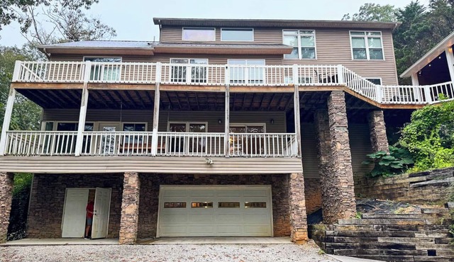 The Nest at Turkey Cove, Sleeps 22+, Private Dock & Boat Ramp on Norris Lake
