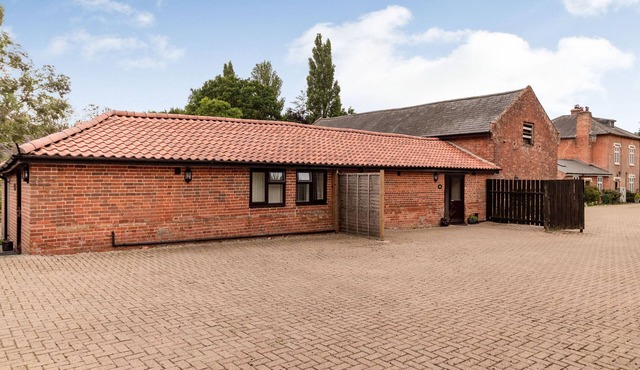 THE NEST BOX, pet friendly, character holiday cottage in Diss