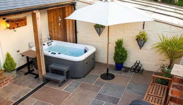 The Nest Close to York with Hot Tub