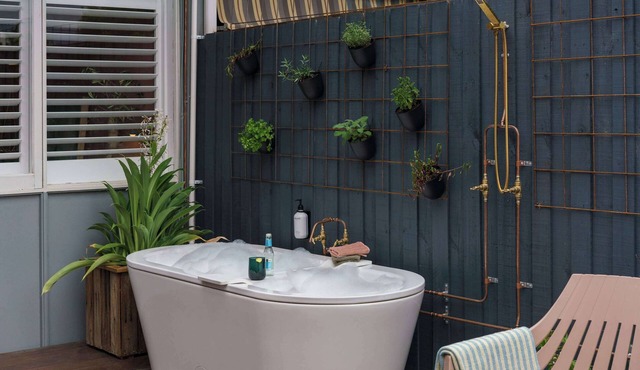 The Nest | Couples Retreat with Outdoor Bath