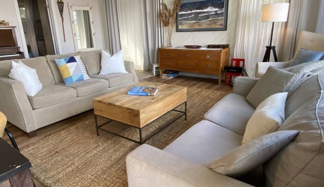The Nest - Cozy Waterfront on Huycks Bay, PEC