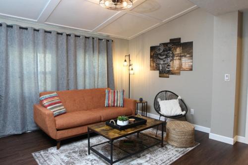 The Nest Downtown Dunedin NO KIDS, NO PETS