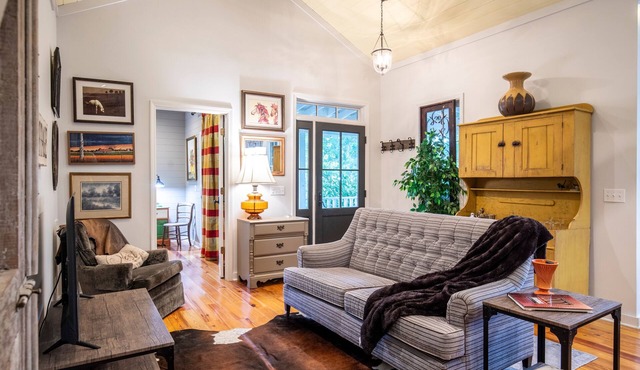The Nest Egg, 3BR Home by Velvet Ditch Villas