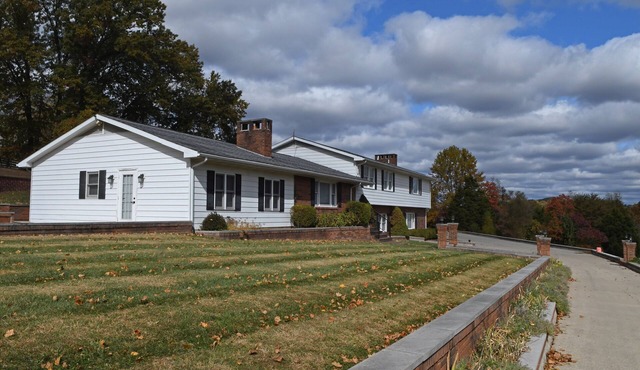 The Nest! Gorgeous estate formerly owned by NBA legend- with pool and hot tub!