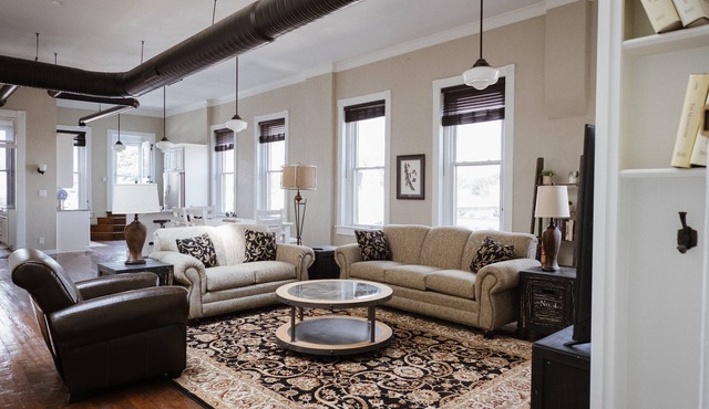 The Nest - Huge Loft in Downtown Henderson