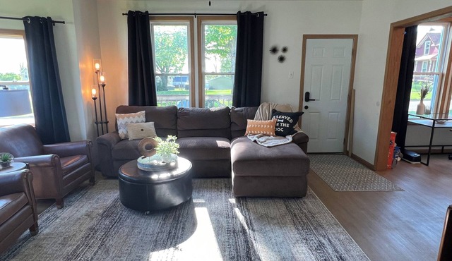 The Nest is a newly updated home. Close to park and restaurants. Pet friendly!