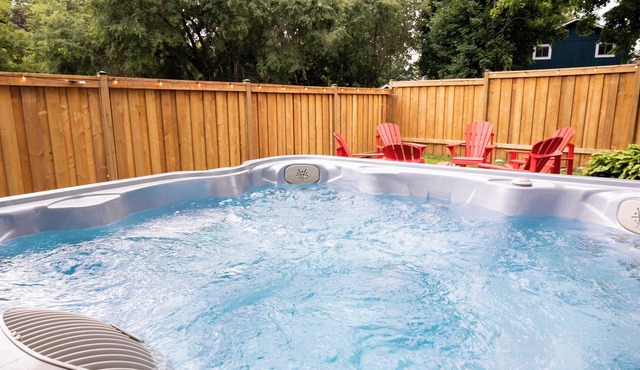 The Nest Lakehouse w/Hot Tub, Steps to Innisfil Beach Park