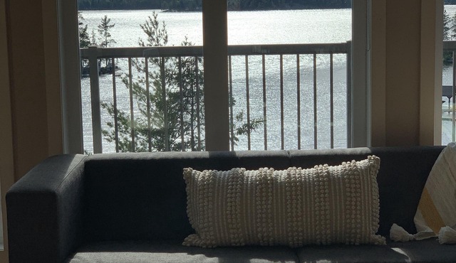 The Nest - Modern 3 Bedroom Cottage with Bunkie