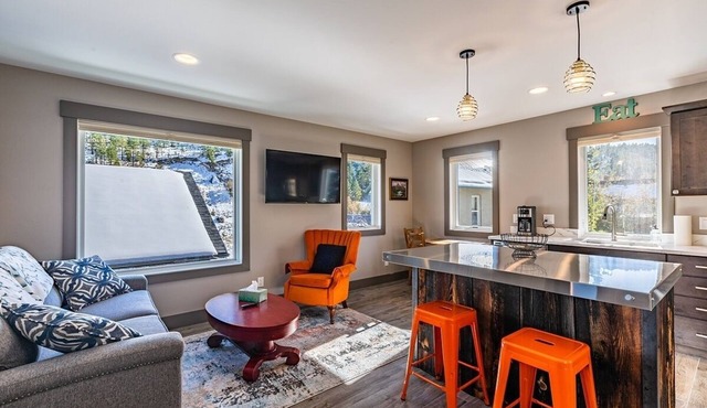 The Nest on Main - Walking distance to downtown Helena!
