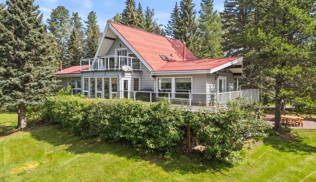 The Nest - Retro Cabin w/Sauna