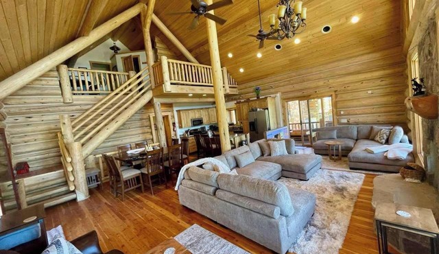'The Nest' Rustic Luxury Cabin with Hot Tub & Stunning Views at Powder Mountain