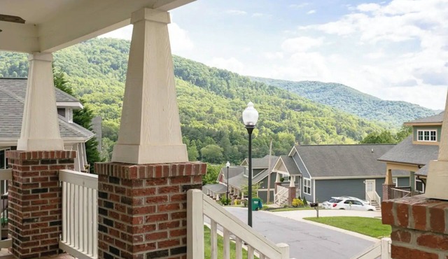 The Nest - The Perfect Asheville Getaway; Pet Friendly!, 10 Mins to Downtown