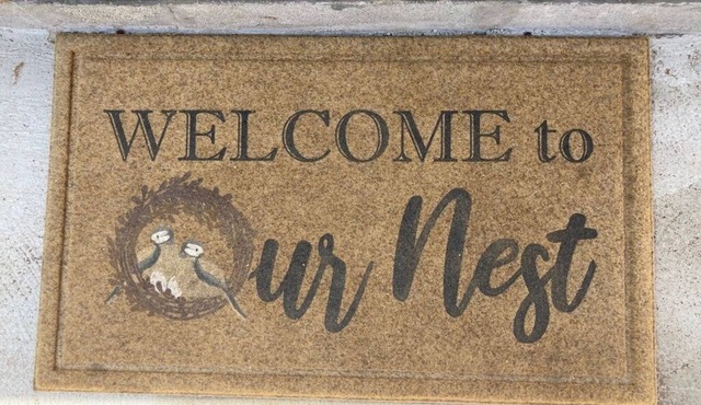 The Nestle Inn, walk to Historic Downtown Square. Centrally located.