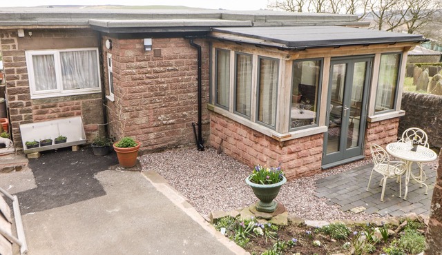 THE NETTY, pet friendly, with a garden in Buxton