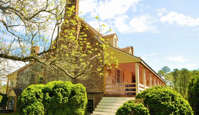 The New Kent Ordinary and Bassett's Tavern, Historic Luxury Vacation Rental