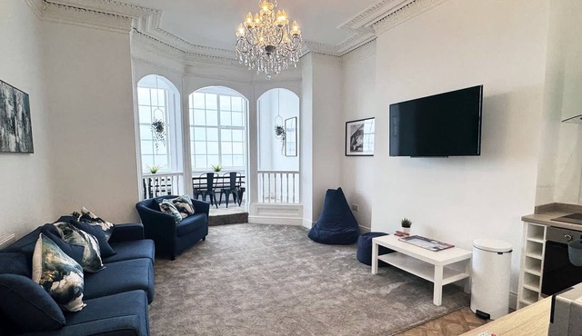 The New Sandpiper - A Sea View Retreat