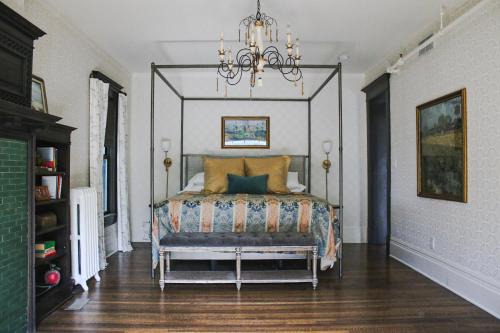 The New Victorian Mansion Bed & Breakfast