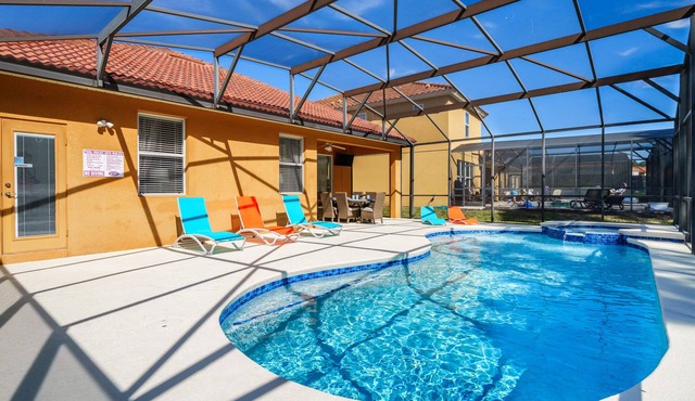 The New Woodlands Villa @ Watersong - A 4 bed 3 bath South Facing Pool Home