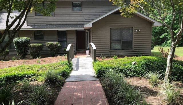 The newly renovated Serenade Oaks Country Home is beautifully designed!