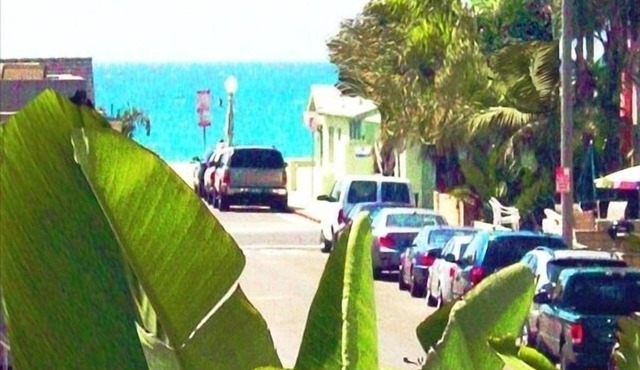 the Newport Family Peninsula Beach HousenA fun, casual + kind family beach spot!