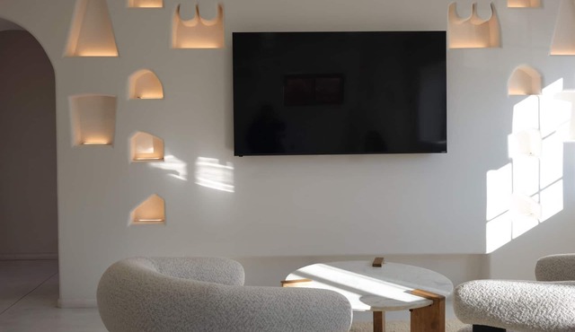 The Nicho House: 4BD Ultra-Modern Adobe: Walk to Plaza