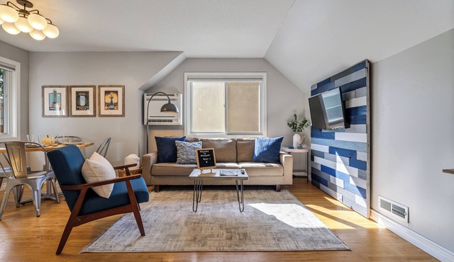The Nicollet Nook, Cozy 1BR/1BA | 10 min to DT