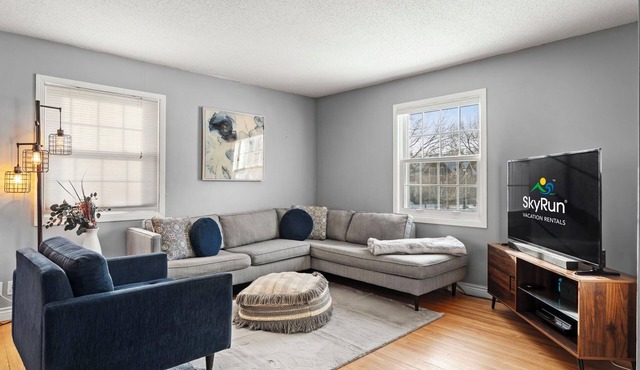 The Nicollet Nook Ground Floor 2BR Near Minnehaha Creek