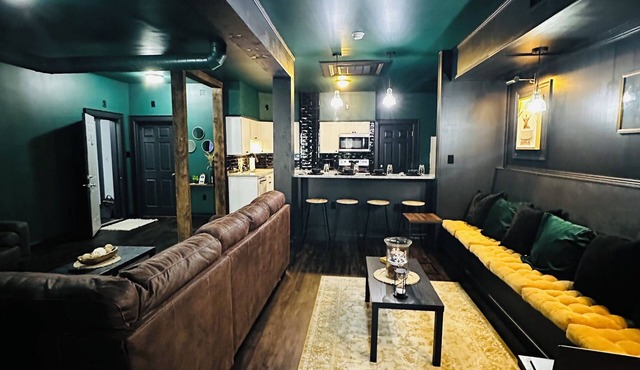 The Nightcap - Luxe 2BR - Downtown Williamsport