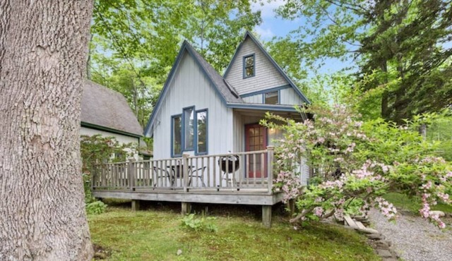 The Nightingale - Cozy & Updated Seaside Cottage