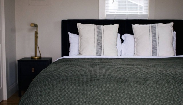 The Nomad - Tiny Home at Mane + Co. with King Bed