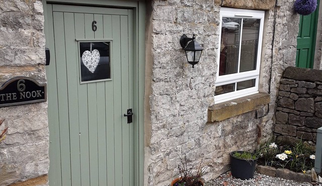 THE NOOK, a cosy 3 bed cottage, newly renovated & pet friendly in Tideswell