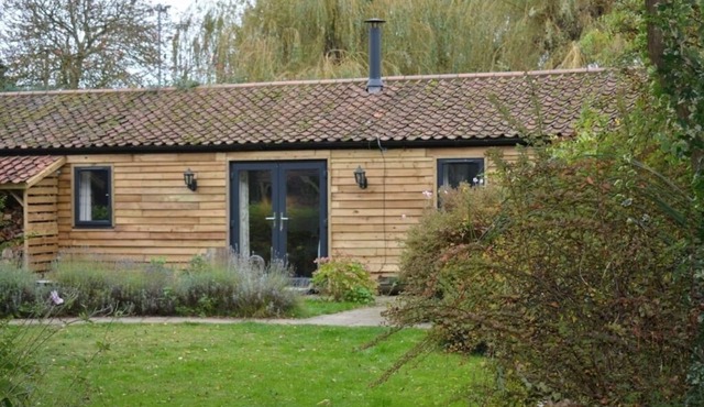 The Nook, a luxurious barn, only 10 minutes walk into the village, pet friendly!