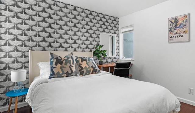 The Nook! Charming Room in Gorgeous Home w Parking