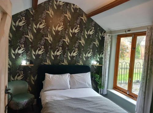 The Nook- Cotswold guest room