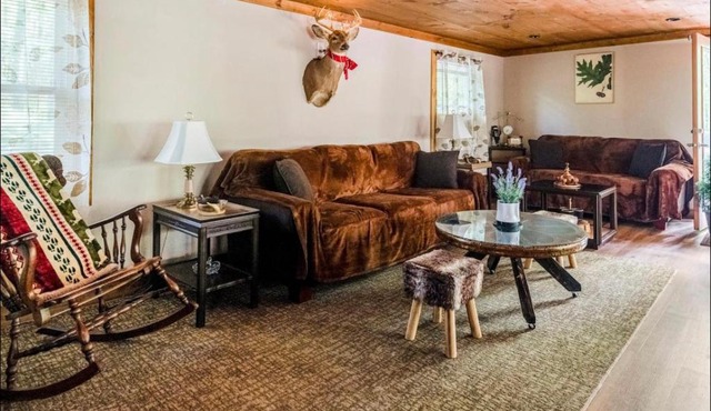 The Nook Lodge - cabin with hot tub at Shawnee and Camelback Mtn