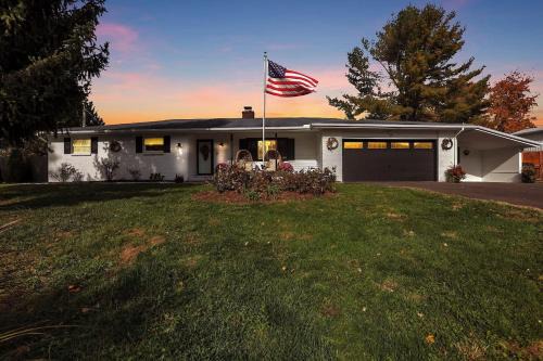 The Nook on the Farm with Pool,Hot tub and Games