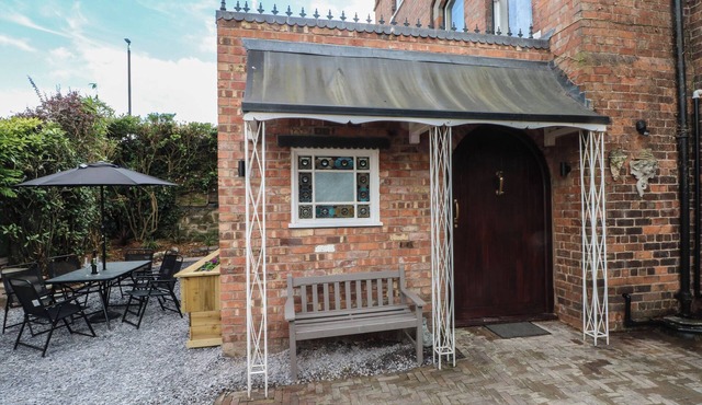 THE NOOK, pet friendly, character holiday cottage in Whitchurch