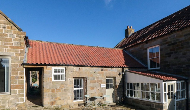 THE NOOK, pet friendly, character holiday cottage in Glaisdale